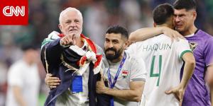 تصرف "لافت" من الجالية العراقية في أستراليا مع المدرب غراهام أرنولد