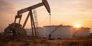 النفط يواصل مكاسبه مع ترقب انقضاء مهلة واشنطن لإيران