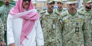 النواف يتفقد موقعاً للحرس الوطني تعرض لاستهداف بمسيّرات معادية