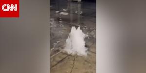 شاهد.. عواصف قوية تغمر مطارًا ومنازل في شيكاغو