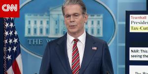 وزير الخزانة الأمريكي "متفائل" بانخفاض أسعار البنزين بحلول نهاية الصيف