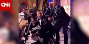 من زاوية جديدة.. لحظة إخلاء ترامب ونائبه فانس بحفل عشاء مراسلي البيت الأبيض