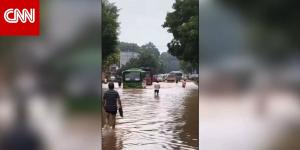 مشاهد من عاصفة مطرية غزيرة جنوب غرب الصين.. ومصرع شخص وفقدان 17 خلالها