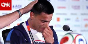 "لحظة عاطفية".. لاعب منتخب باراغواي يبكي تأثراً بتمثيل بلاده في كأس العالم