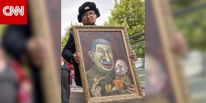 رسم بوتين بطريقة ساخرة.. مقتل فنان روسي معارض بالرصاص في بولندا