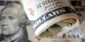 الدولار يفاجئ المصريين، ماذا حدث للجنيه بعد تثبيت «المركزي» أسعار الفائدة؟