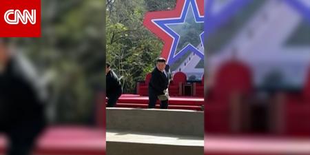 شاهد كيف كرّم زعيم كوريا الشمالية قتلى جنوده الذين حاربوا إلى جانب روسيا في أوكرانيا