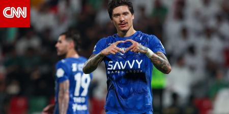 تصرف "غير متوقع" من نونيز بعد رمي جمهور الاتحاد علب المياه على لاعبي الهلال