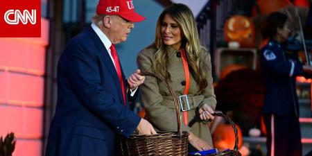 فيديو يرصد فشل ترامب بمحاولة إمساك يد زوجته ميلانيا يشعل تفاعلا