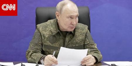 الرسالة وراء ارتداء بوتين الزي العسكري المموه وادعاء الانتصار بمدينة أوكرانية رئيسية