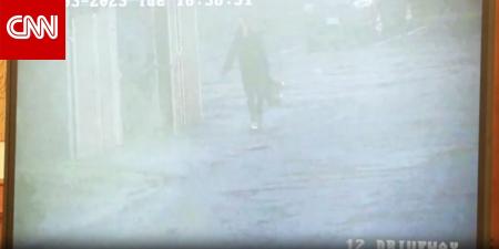 فيديو يُظهر ما يُعتقد أنها لحظة تخلص رجل من جثة زوجته