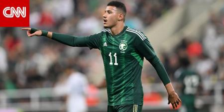 اعتذر وقبّل رأس مدربه.. تصرف "لافت" من عبدالله الحمدان بعد إهداره ركلة جزاء أمام المغرب