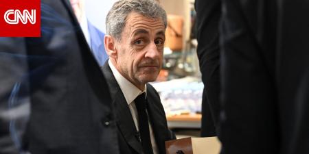 من السرير لأصوات نزلاء قربه.. ساركوزي يروي تفاصيل قضاها بالسجن بعد إدانته "بأموال ليبيا"