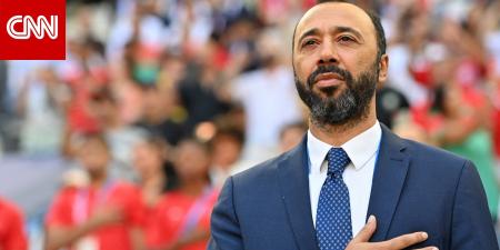 مهارة مدرب المغرب بترويض الكرة بطريقة فنية في مباراة سوريا تثير تفاعلا