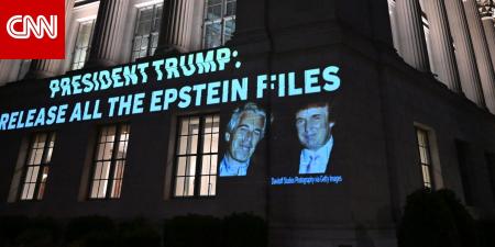 أول تعليق للبيت الأبيض على ظهور ترامب في الصور الجديدة لإبستين