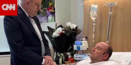رئيس وزراء أستراليا يزور "بطل هجوم سيدني" في المستشفى.. ماذا قال عن أحمد الأحمد؟