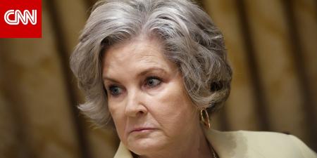 "يسعى للانتقام ويملك شخصية مدمن كحول".. صدمة من تصريحات كبيرة موظفي ترامب