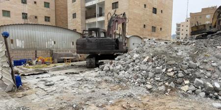 هدم 9 عقارات استثمارية وتحرير 3 مخالفات عدم التزام بشروط السلامة في المنقف