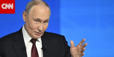 "لماذا تقف على العتبة؟".. بوتين يسخر من زيارة زيلينسكي لمدينة كوبيانسك الأوكرانية على خط المواجهة