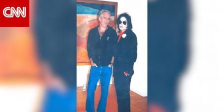 ظهور بيل كلينتون ومايكل جاكسون في صور جديدة ضمن وثائق إبستين