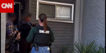 العثور على 43 طفلاً مفقودًا خلال عملية مداهمة.. وهذا ما يواجهه الجناة