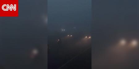 ضباب دخاني كثيف و"خطير" يغطي العاصمة الهندية نيودلهي ويعرقل الحركة فيها