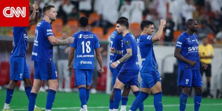 السعودية.. هذا ما فعله لاعبو الهلال مع جماهيرهم بعد التعثر أمام التعاون