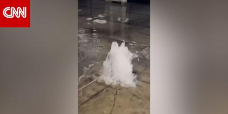 شاهد.. عواصف قوية تغمر مطارًا ومنازل في شيكاغو