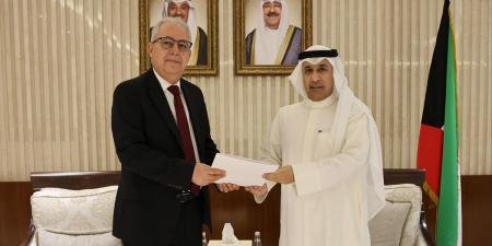 الجابر يتلقى رسالة من وزير الخارجية المغربي حول العلاقات الثنائية والمستجدات الإقليمية