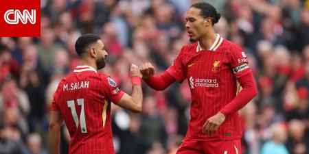 موقف "طريف" بين محمد صلاح وفان دايك بعد مباراة ليفربول وإيفرتون