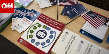 إدارة ترامب تُعلّق "مؤقتاً" البتّ في طلبات الهجرة.. و مصدر يوضح لـCNN السبب