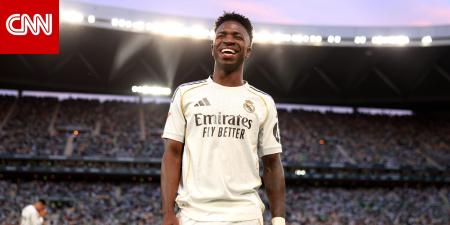 فينيسيوس يجيب مجددًا على سؤال بشأن تجديد عقده مع ريال مدريد