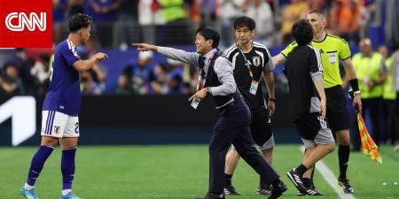 سبورة وأرقام عملاقة.. مدرب اليابان يبتكر طريقة جديدة لتوجيه لاعبيه في كأس العالم