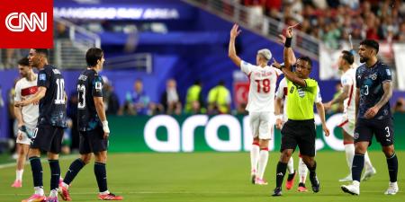 لقطة مونديالية.. طرد لاعب باراغواي بسبب تغطيته لفمه خلال مشادة مع منافسه