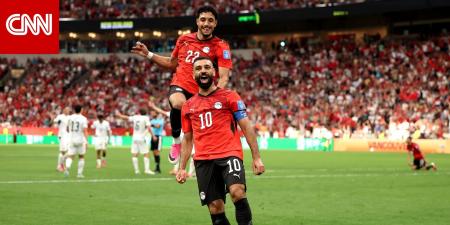 تصرف من عمر مرموش تجاه محمد صلاح يخطف الأنظار في كأس العالم
