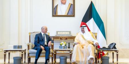 سمو ولي العهد استعرض مع وزير الداخلية اللبناني سبل تعزيز أوجه التعاون بين البلدين