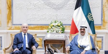 سمو أمير البلاد يستقبل وزير الداخلية اللبناني بمناسبة زيارته الرسمية للكويت