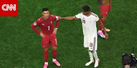 لقطة مونديالية.. رونالدو يذرف الدموع بعد إقصاء البرتغال ولامين يامال يدعمه
