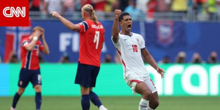 تصرف "طريف" من بيلينغهام تجاه هالاند خلال مباراة إنجلترا والنرويج
