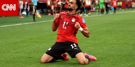 "هتفضلي رقم واحد".. لاعب مصر يوجه رسالة لوالدته بعد تاُثرها في مقابلة تلفزيونية