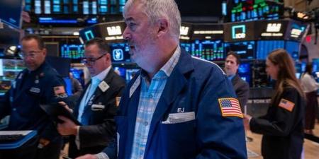 تراجع الأسهم الأمريكية مع ارتفاع النفط ونتائج "ألفابت" و"تسلا" المخيبة