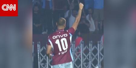 شاهد كيف احتفت جماهير طرابزون سبور بمحمد صلاح في أول ظهور له مع فريقه الجديد