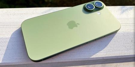 حصرياً .. تفاصيل حول iPhone 17 يتصدر قائمة أكثر الهواتف شعبية عالميًا وGalaxy S26 Ultra يقترب بقوة - بوابة مصر الجديدة
