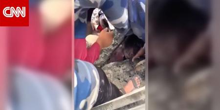 نبأ عاجل .. فيديو مؤثر يوثق إنقاذ طفلة تحت أنقاض في نيبال بعد أيام من الفيضانات المميتة - بوابة مصر الجديدة
