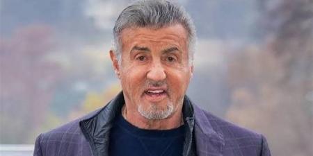 سيلفستر ستالون يمازح صناع فيلم سيرته الذاتية: "مازلت حيا فلماذا تتسرعون"