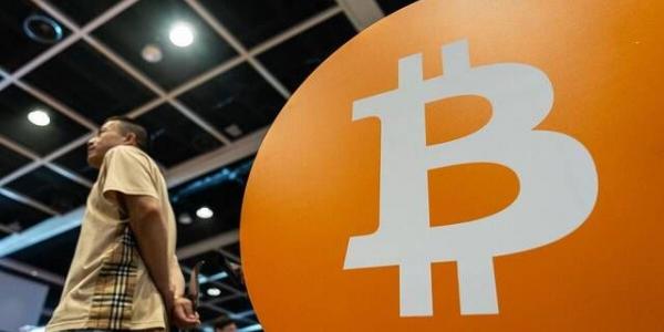 استقرار بيتكوين مع اتجاهها لإنهاء الأسبوع دون تغير يُذكر