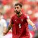 عانقه وقبّل رأسه.. لاعب منتخب البرتغال يواسي مدافع أوزبكستان لحظة بكائه
