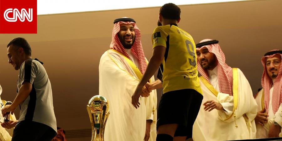 السعودية.. لقطة بين محمد بن سلمان وبنزيما تشعل تفاعلاً