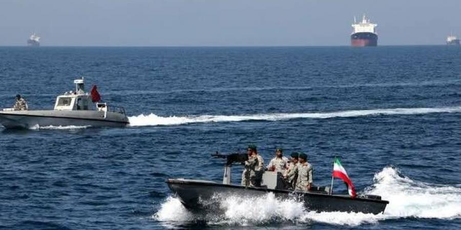 إيران تحتجز ناقلة نفط أجنبية بسبب تهريب الوقود