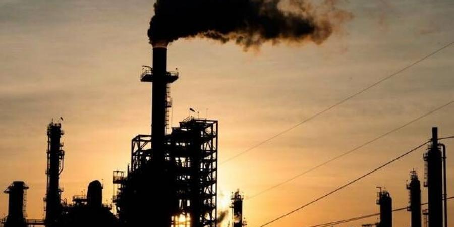 النفط يرتفع بعد اتفاق أوروبي على عقوبات جديدة ضد روسيا
